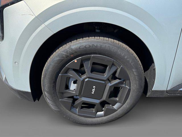 new 2025 Kia Carnival Hybrid car, priced at $50,050