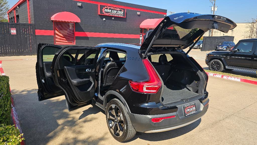 used 2019 Volvo XC40 car, priced at $18,450