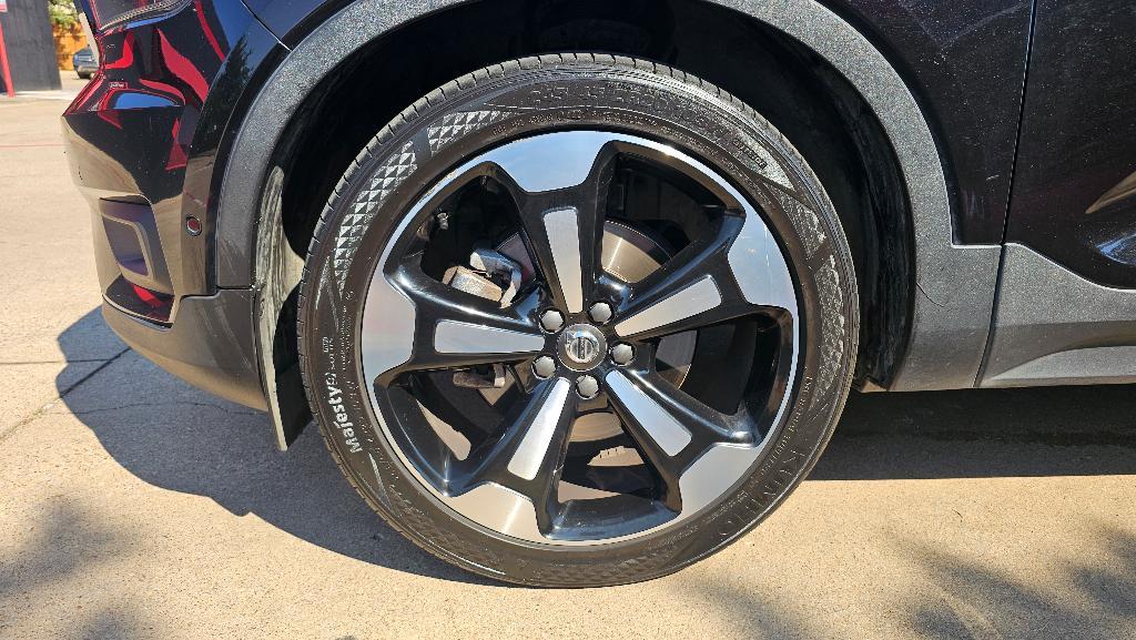 used 2019 Volvo XC40 car, priced at $18,450