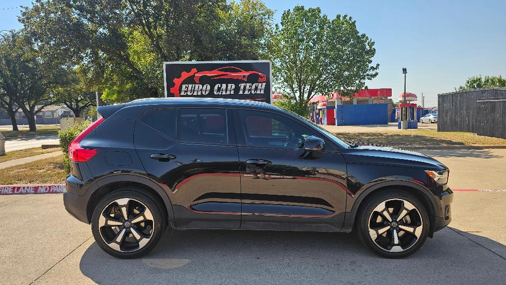 used 2019 Volvo XC40 car, priced at $18,450
