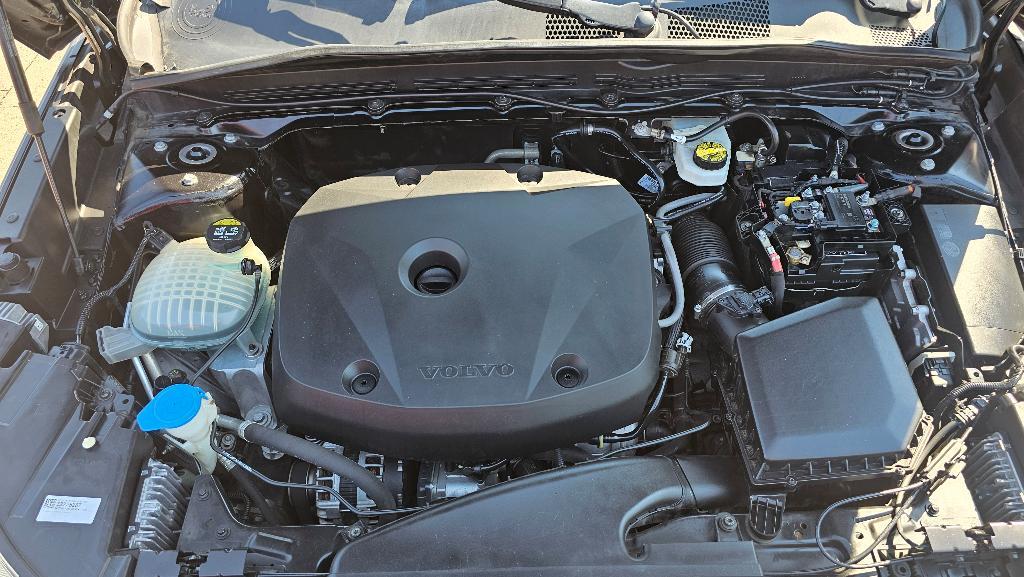 used 2019 Volvo XC40 car, priced at $18,450