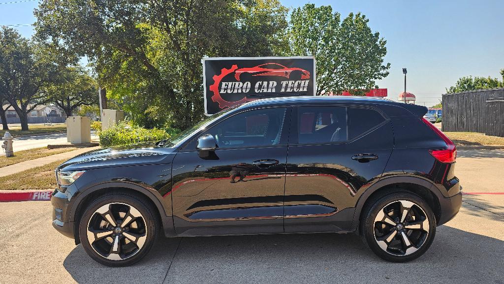 used 2019 Volvo XC40 car, priced at $18,450