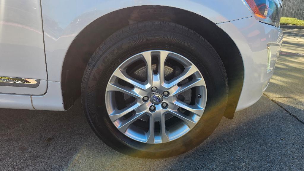 used 2015 Volvo XC60 car, priced at $9,250