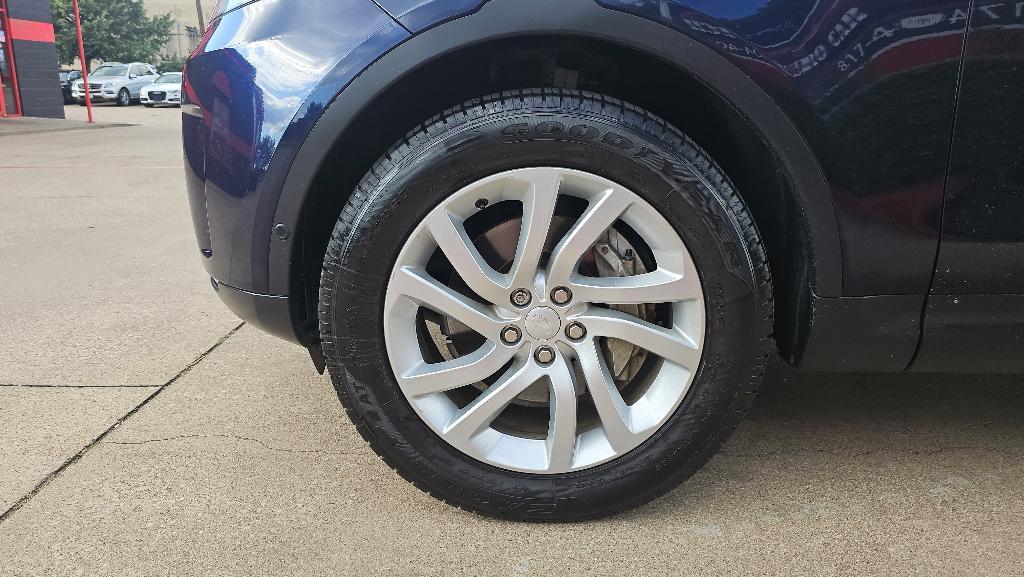 used 2018 Land Rover Discovery car, priced at $17,650