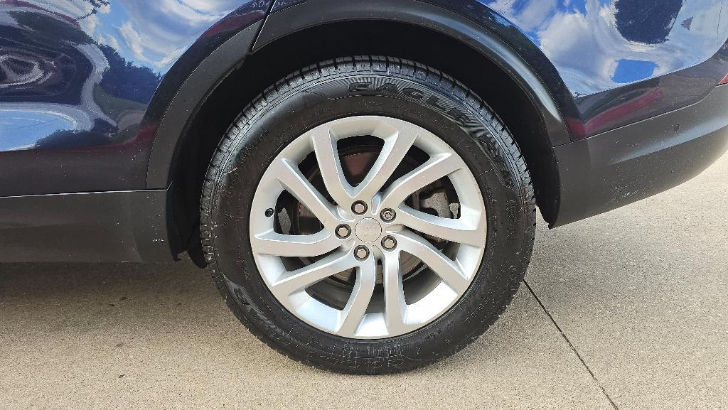 used 2018 Land Rover Discovery car, priced at $17,650