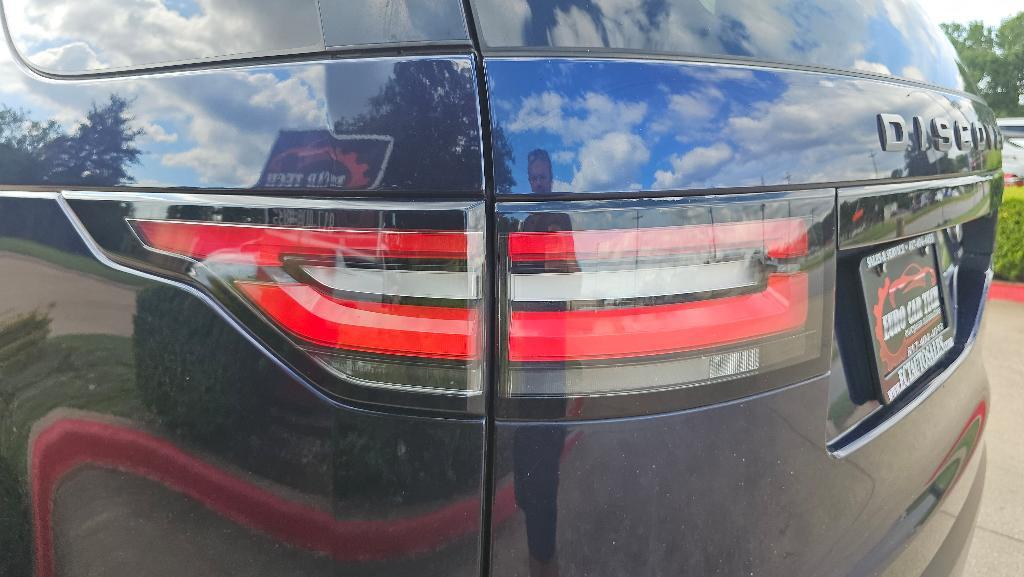 used 2018 Land Rover Discovery car, priced at $17,650