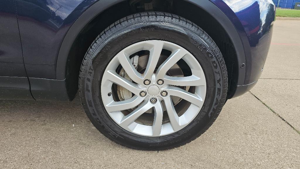 used 2018 Land Rover Discovery car, priced at $17,650