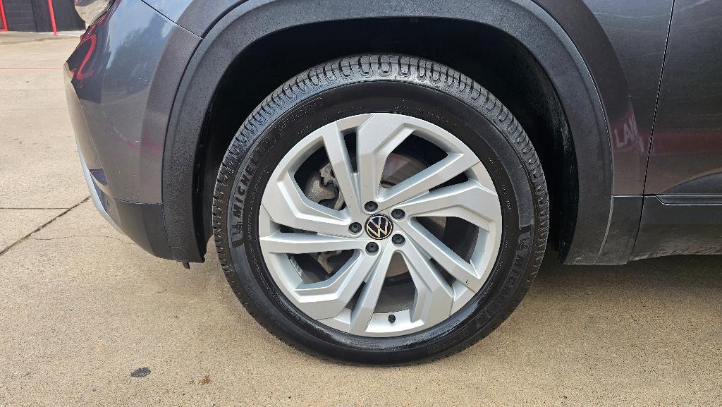 used 2021 Volkswagen Atlas car, priced at $15,750