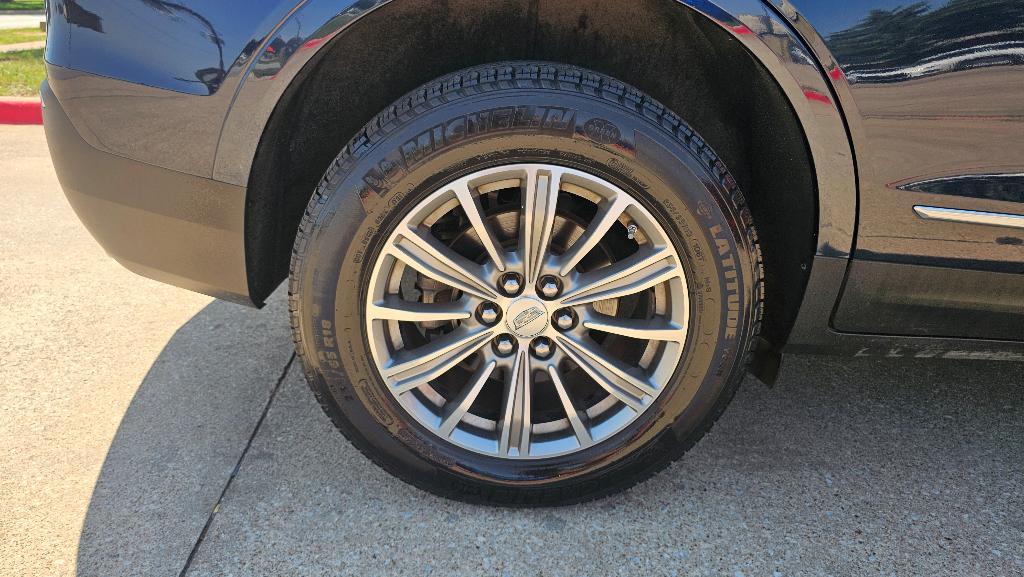 used 2017 Cadillac XT5 car, priced at $12,350