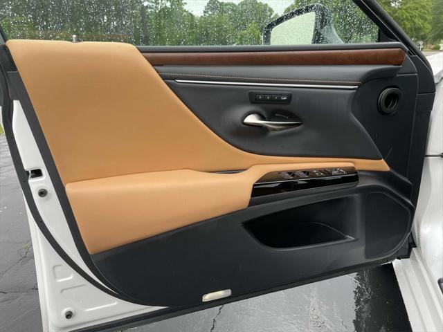 used 2024 Lexus ES 300h car, priced at $43,464