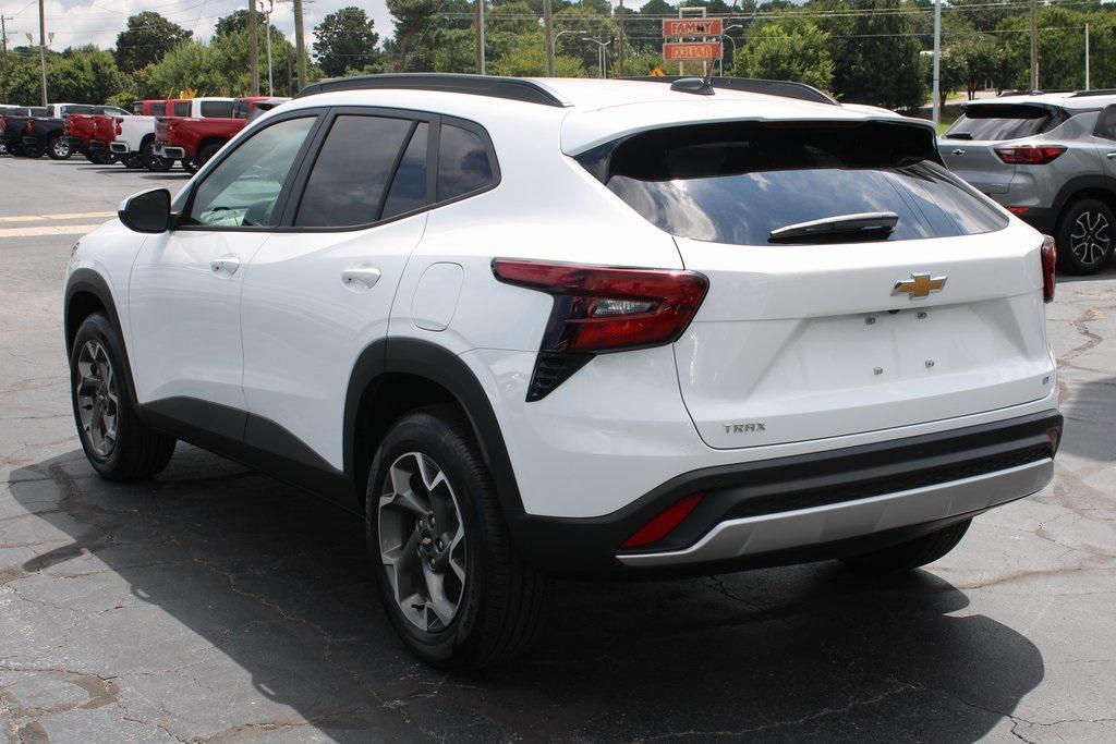 new 2025 Chevrolet Trax car, priced at $24,211