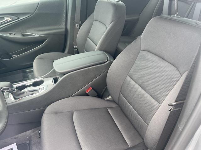 new 2024 Chevrolet Malibu car, priced at $27,401
