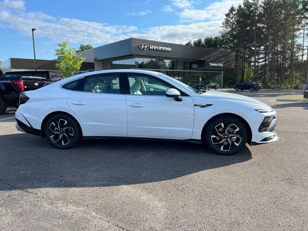 new 2024 Hyundai Sonata car, priced at $28,174