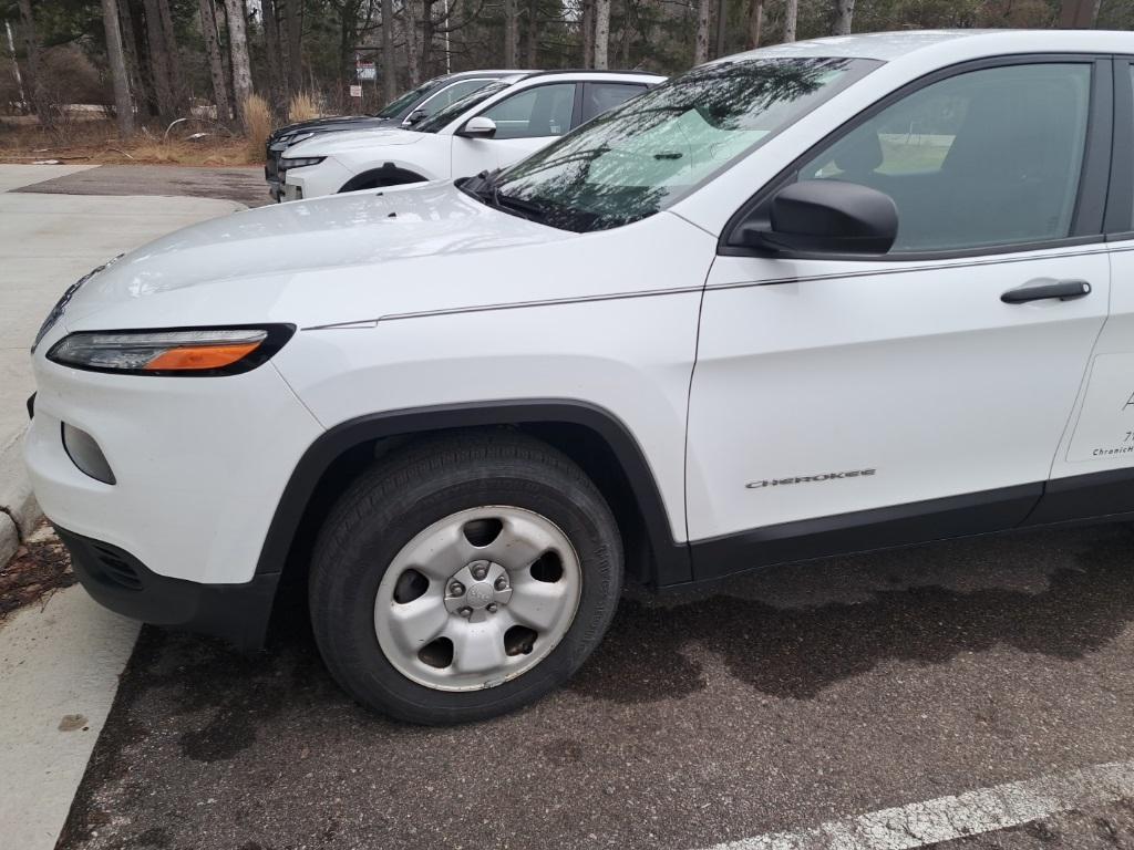 used 2015 Jeep Cherokee car, priced at $9,756