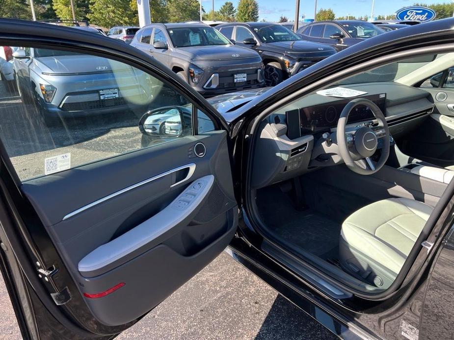 new 2024 Hyundai Sonata Hybrid car, priced at $35,618