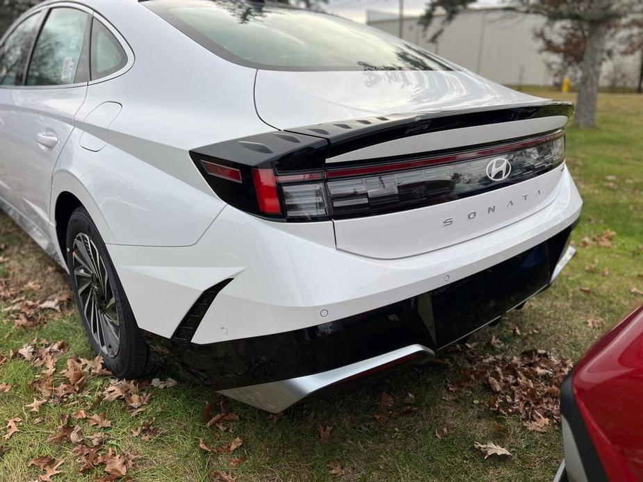 new 2025 Hyundai Sonata Hybrid car, priced at $37,061