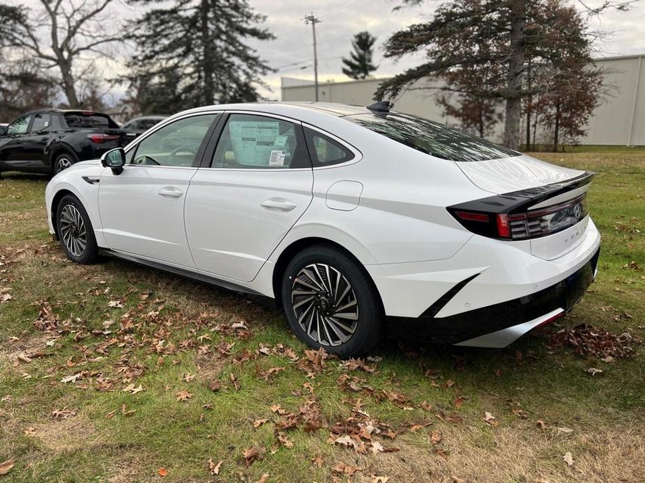 new 2025 Hyundai Sonata Hybrid car, priced at $37,061