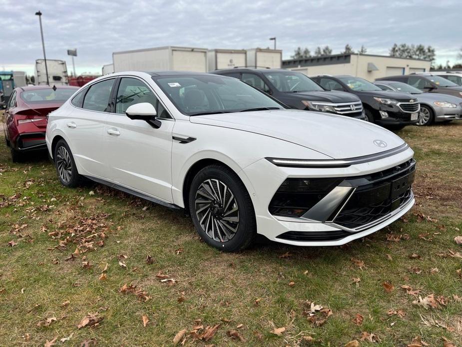 new 2025 Hyundai Sonata Hybrid car, priced at $37,061