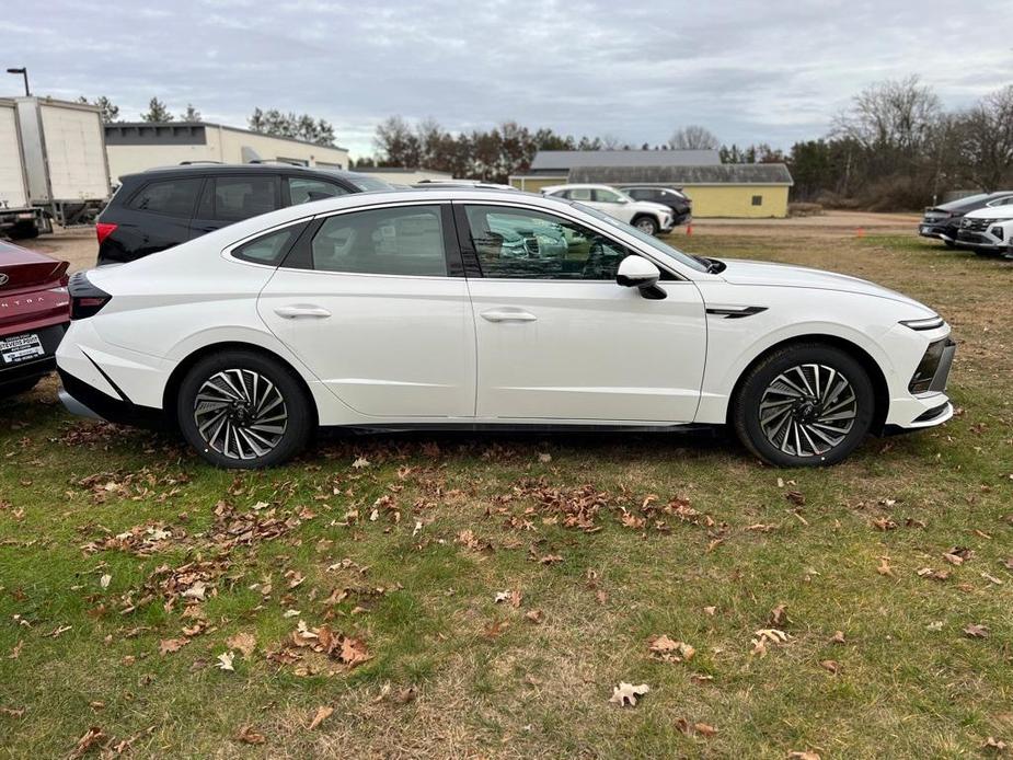 new 2025 Hyundai Sonata Hybrid car, priced at $37,061