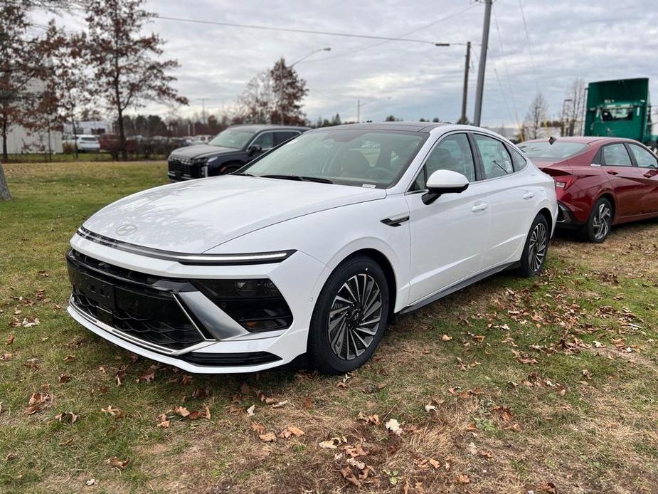 new 2025 Hyundai Sonata Hybrid car, priced at $37,061