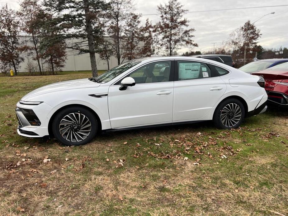 new 2025 Hyundai Sonata Hybrid car, priced at $37,061