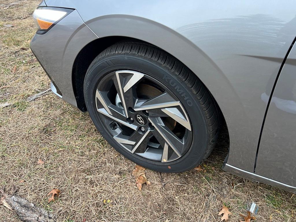 new 2025 Hyundai Elantra car, priced at $27,581