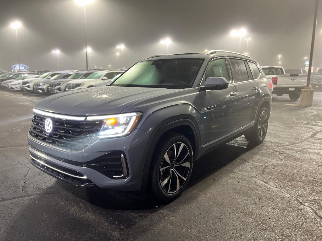 new 2025 Volkswagen Atlas car, priced at $52,651