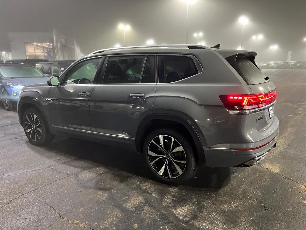 new 2025 Volkswagen Atlas car, priced at $52,651