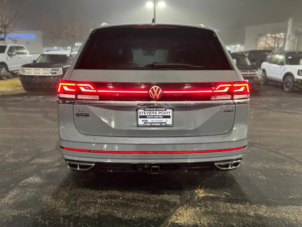 new 2025 Volkswagen Atlas car, priced at $52,651