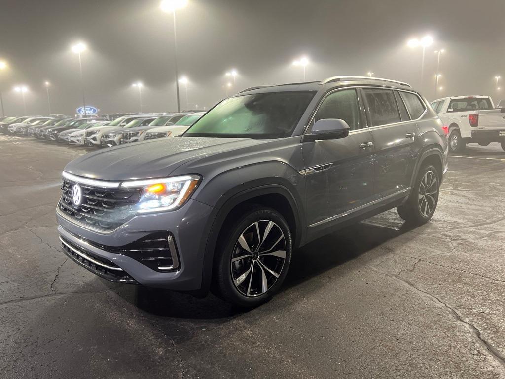 new 2025 Volkswagen Atlas car, priced at $52,651