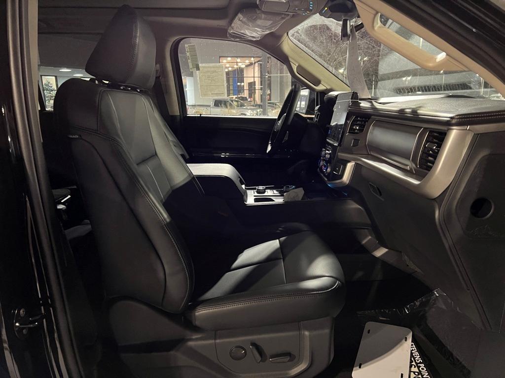 new 2024 Ford Expedition car, priced at $65,746