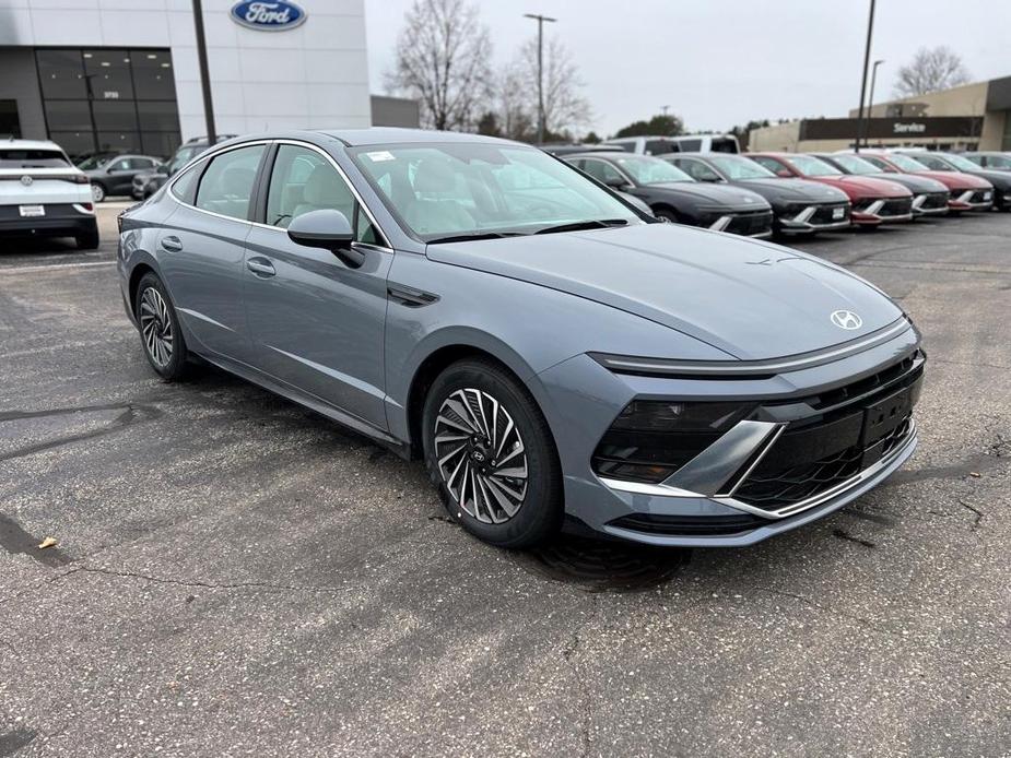 new 2025 Hyundai Sonata Hybrid car, priced at $30,379