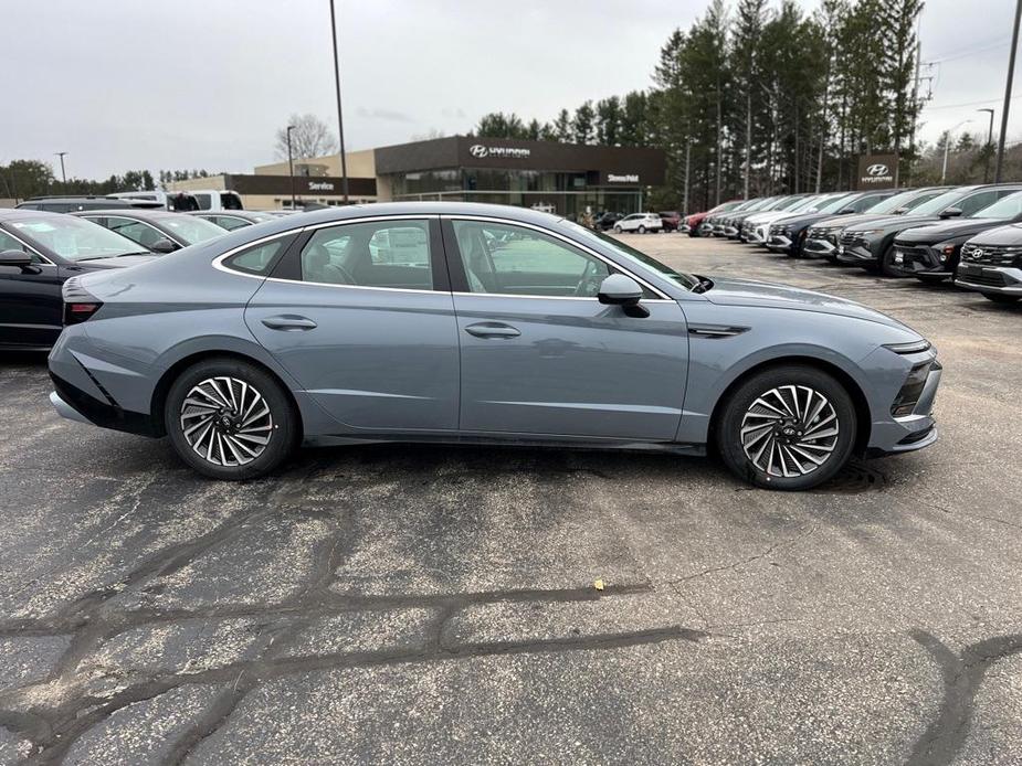 new 2025 Hyundai Sonata Hybrid car, priced at $30,379