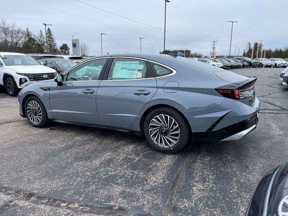 new 2025 Hyundai Sonata Hybrid car, priced at $30,379