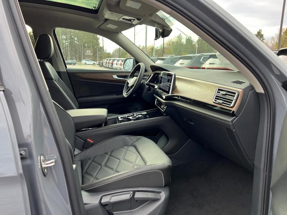 new 2025 Volkswagen Atlas car, priced at $44,778