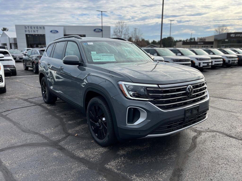 new 2025 Volkswagen Atlas car, priced at $44,778