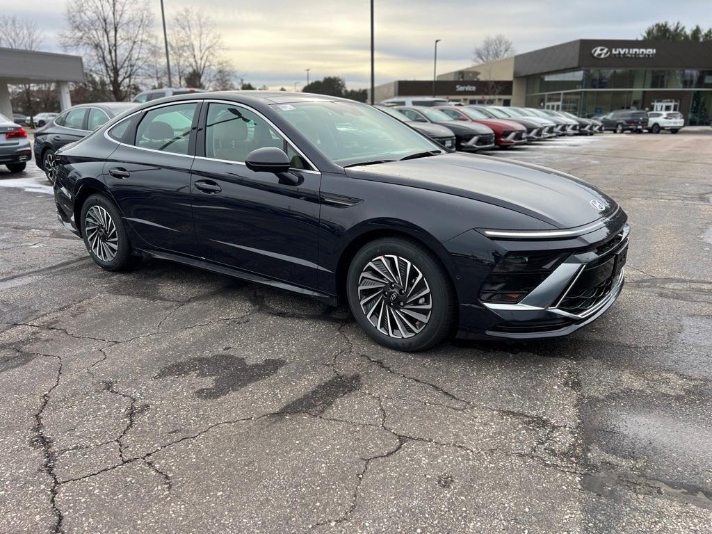 new 2025 Hyundai Sonata Hybrid car, priced at $36,814