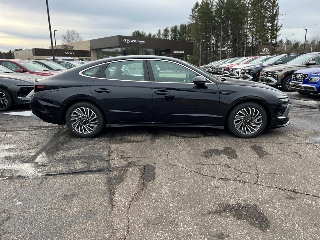 new 2025 Hyundai Sonata Hybrid car, priced at $36,814