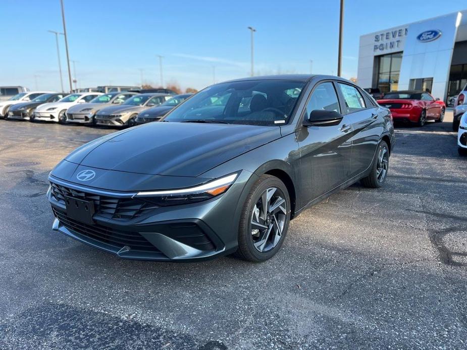 new 2025 Hyundai Elantra car, priced at $22,917