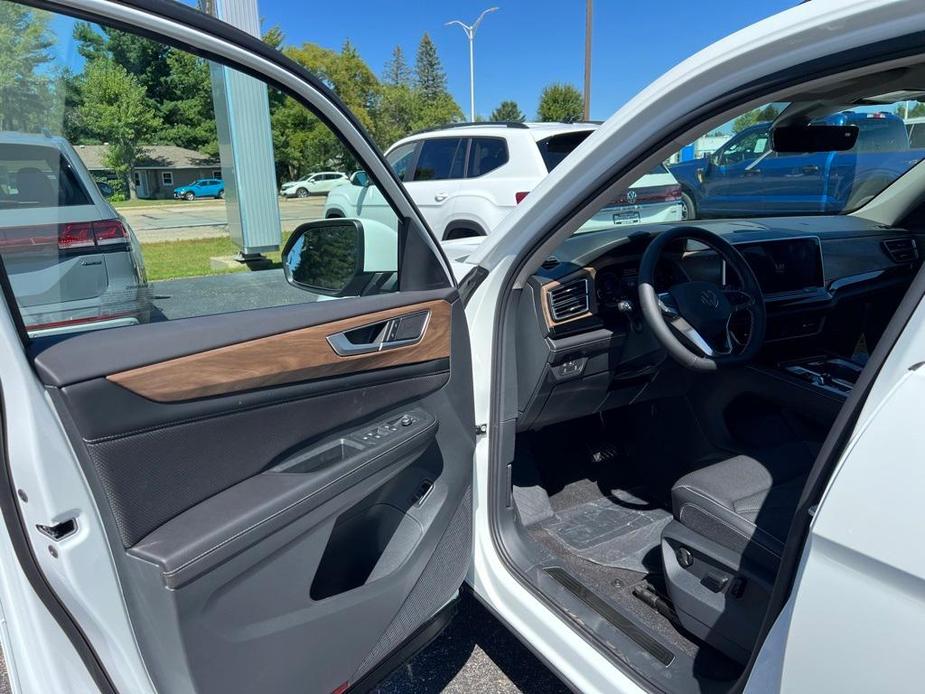 new 2024 Volkswagen Atlas car, priced at $42,088