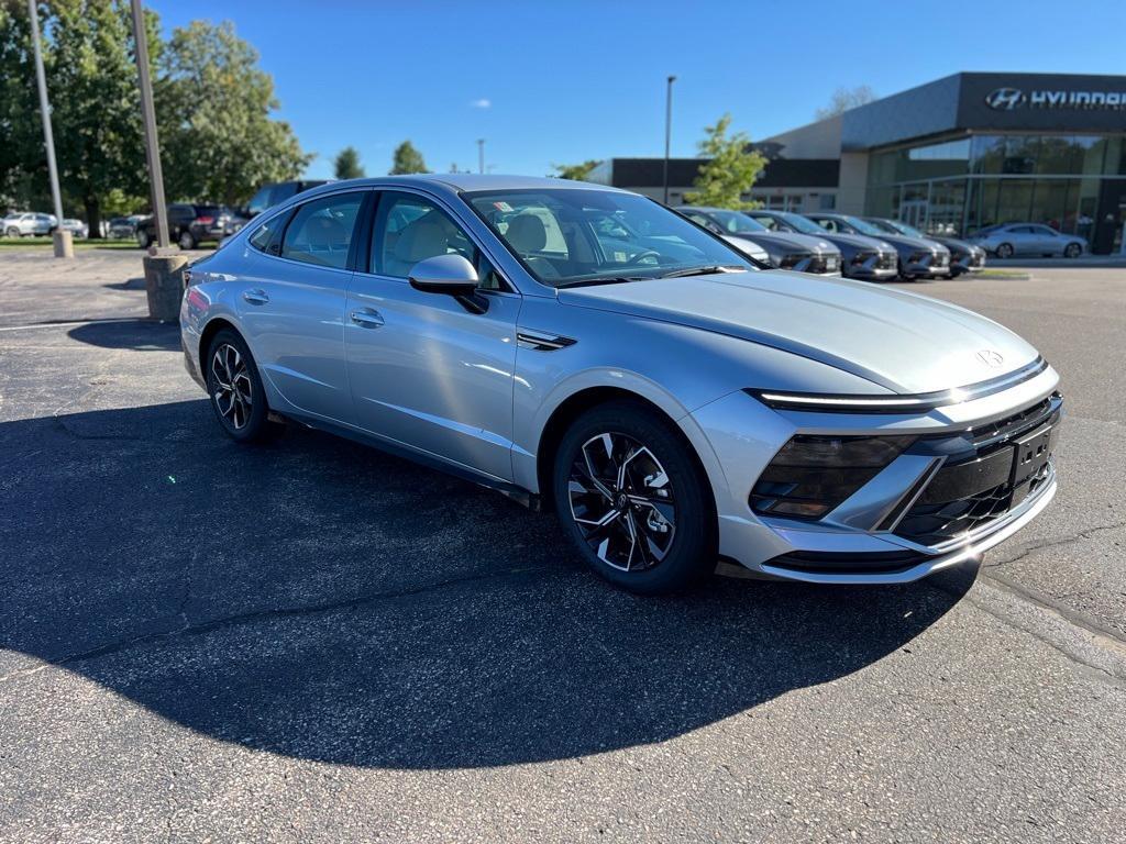 new 2024 Hyundai Sonata car, priced at $27,571