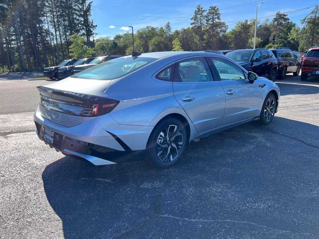 new 2024 Hyundai Sonata car, priced at $27,571