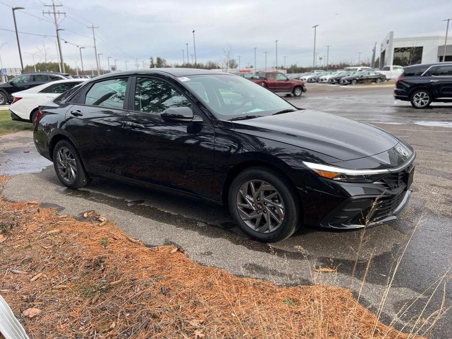 new 2025 Hyundai Elantra HEV car, priced at $24,808