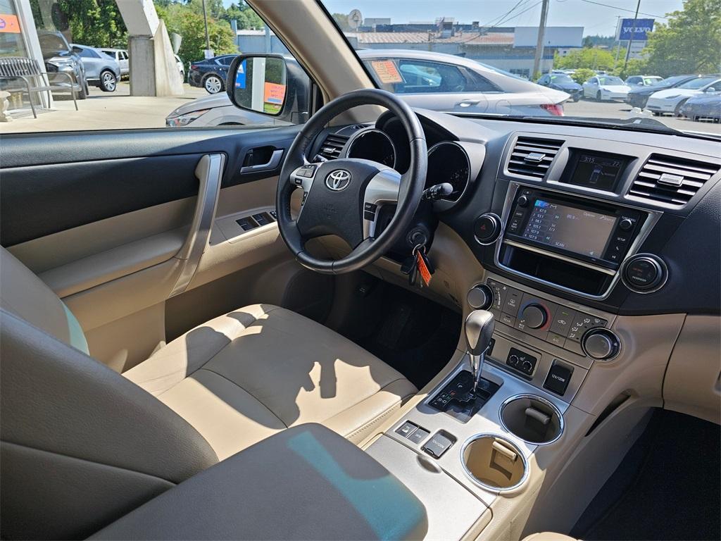 used 2013 Toyota Highlander car, priced at $13,880