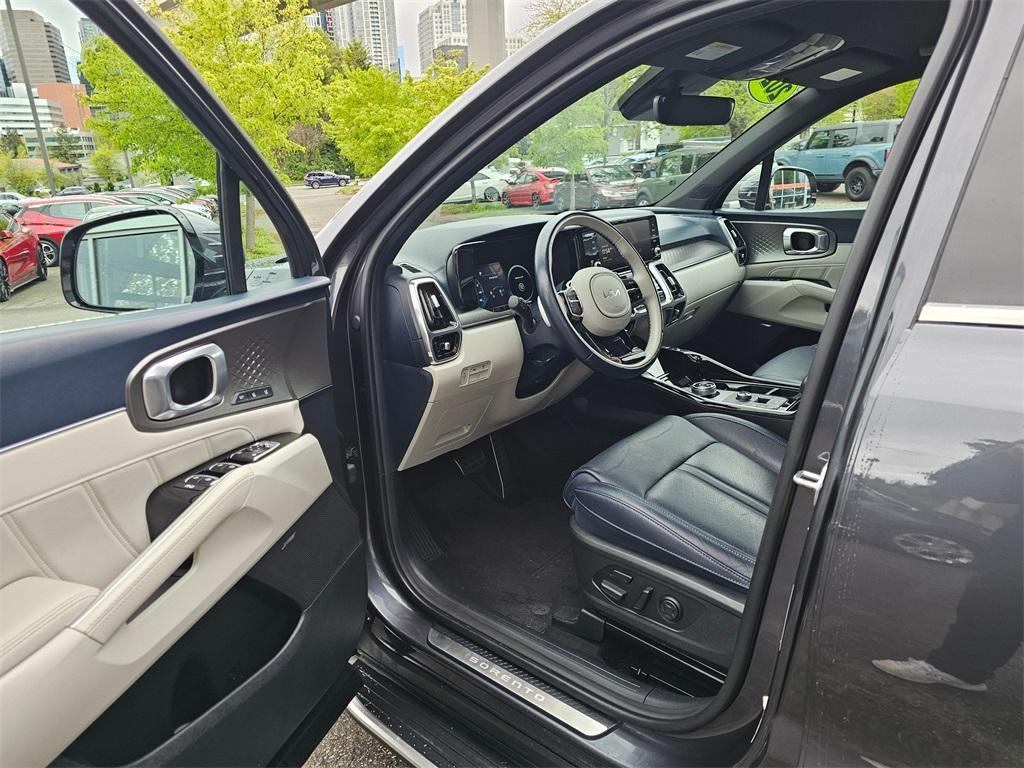 used 2023 Kia Sorento Hybrid car, priced at $30,880
