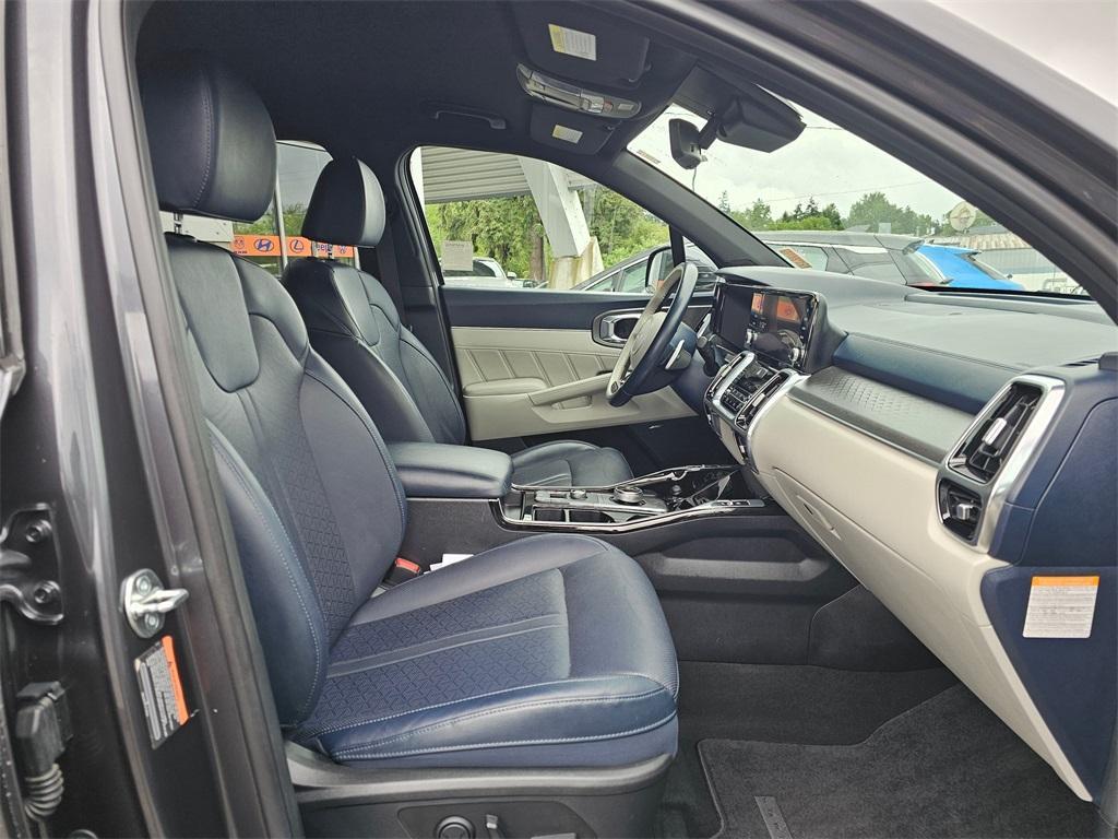 used 2023 Kia Sorento Hybrid car, priced at $30,880