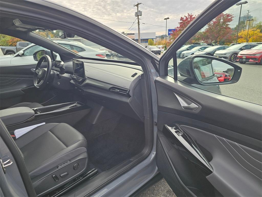used 2024 Volkswagen ID.4 car, priced at $20,980