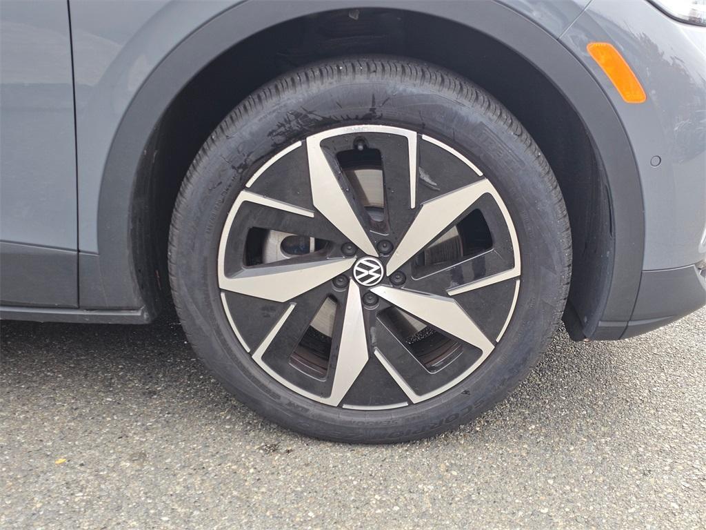 used 2024 Volkswagen ID.4 car, priced at $25,980