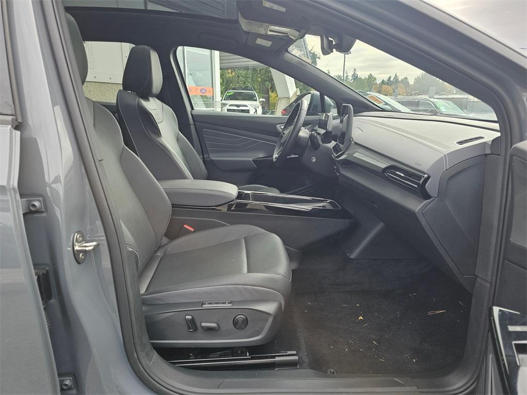 used 2024 Volkswagen ID.4 car, priced at $25,980