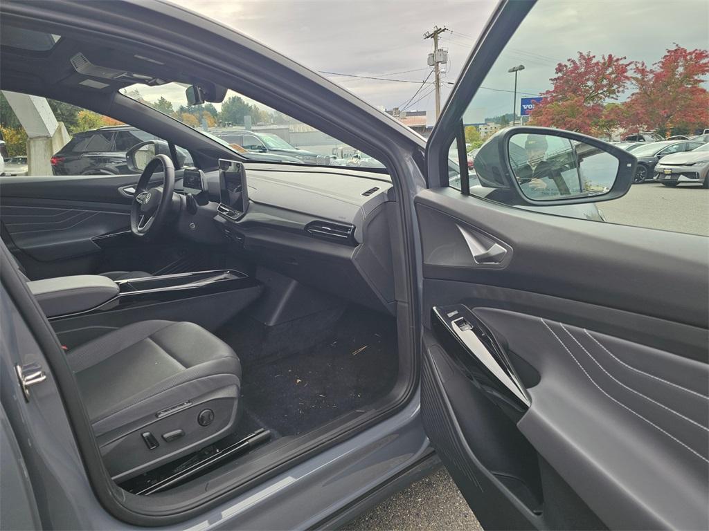 used 2024 Volkswagen ID.4 car, priced at $25,980